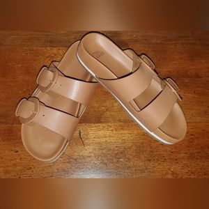 Time & True Buckle Sandal, Size 7
